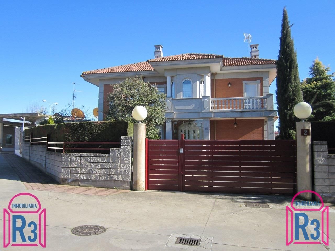 Exterior view of House or chalet for sale in León Capital   with Heating