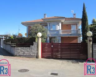Exterior view of House or chalet for sale in León Capital   with Heating