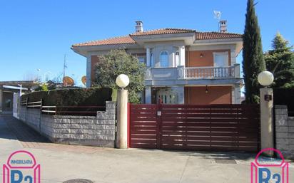 Vista exterior de Casa o xalet en venda en León Capital 