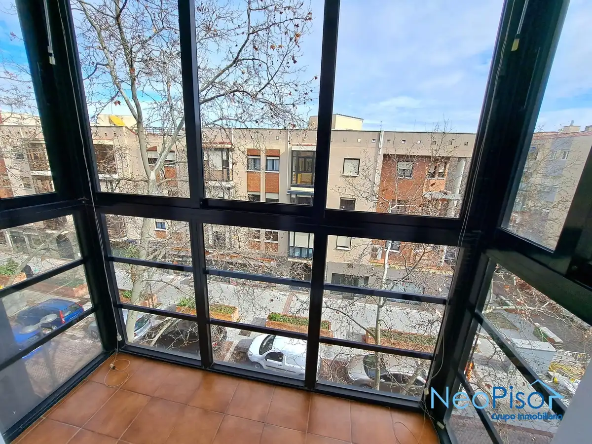 Vista exterior de Pis en venda en Alcorcón amb Aire condicionat, Terrassa i Moblat