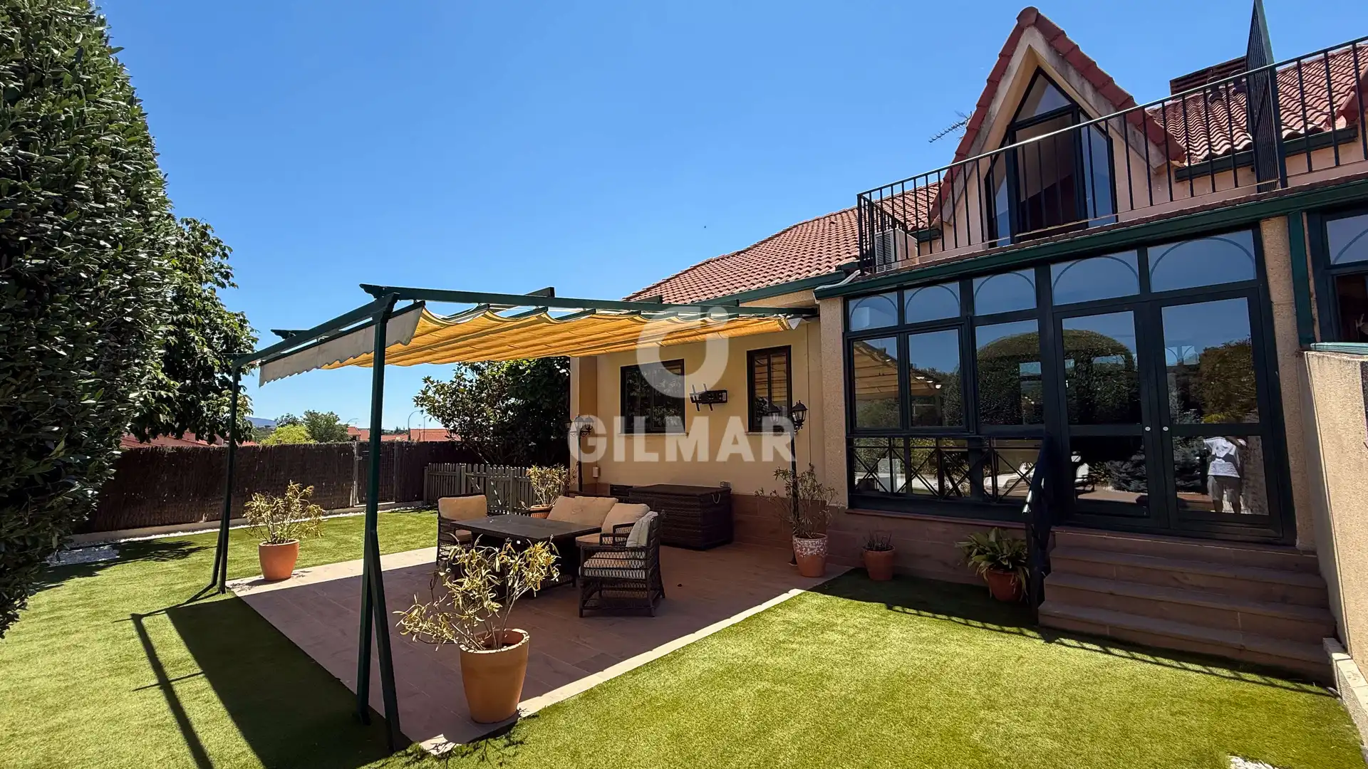 Terrassa de Casa adosada en venda en Guadarrama amb Calefacció, Jardí privat i Piscina