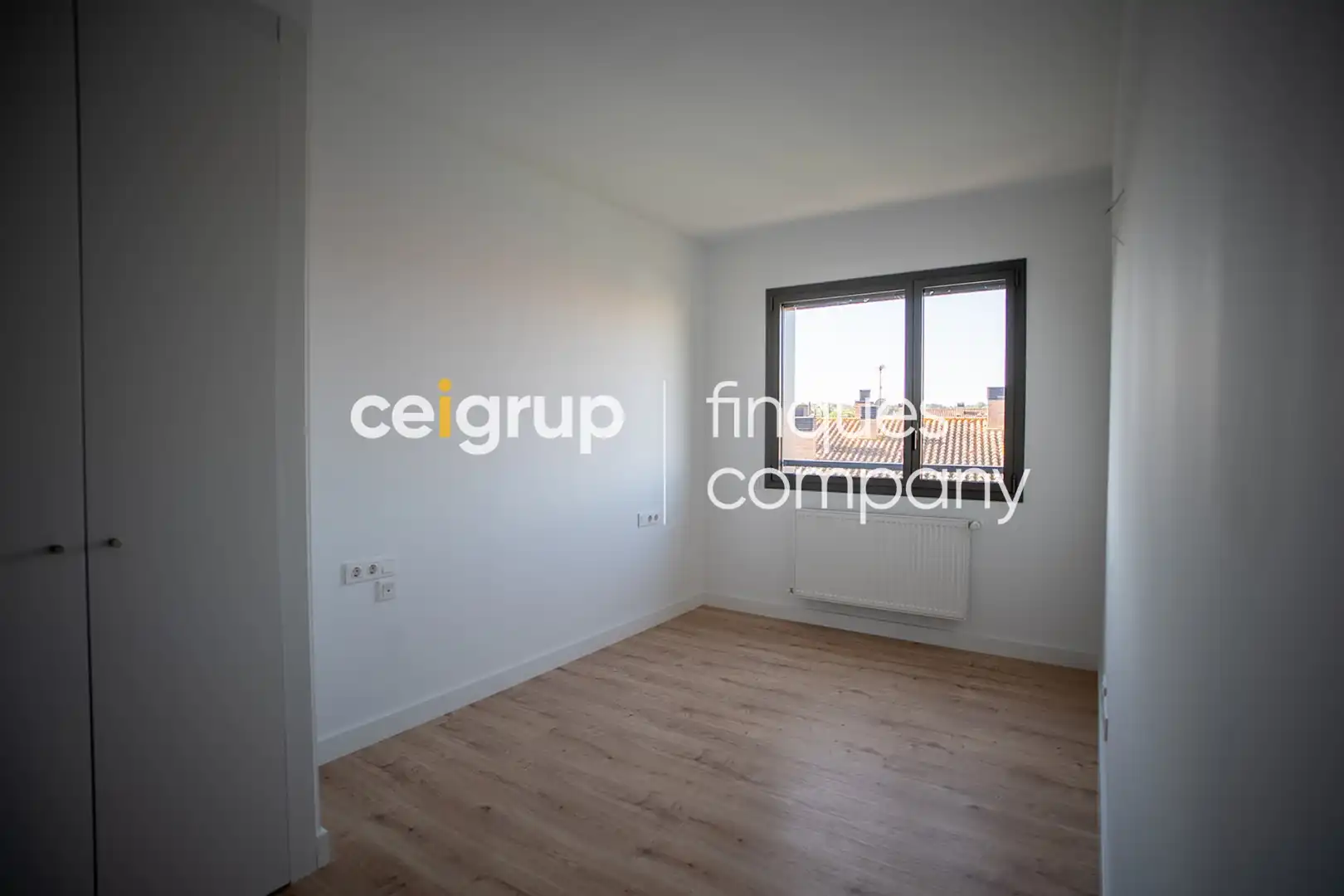 Habitación de Dúplex en venta en Girona con Calefacción, Terraza y Piscina