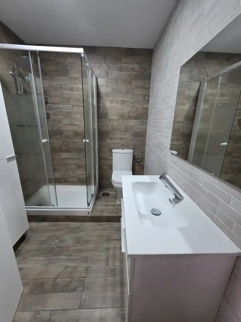 Bathroom of Flat for rent in Ferrol  with Air Conditioner, Heating and Furnished