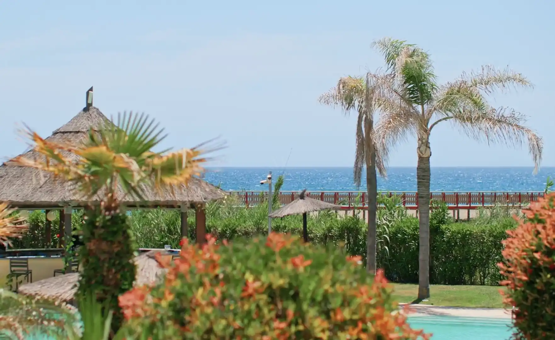Jardín de Ático en venta en Estepona con Terraza, Piscina y Amueblado