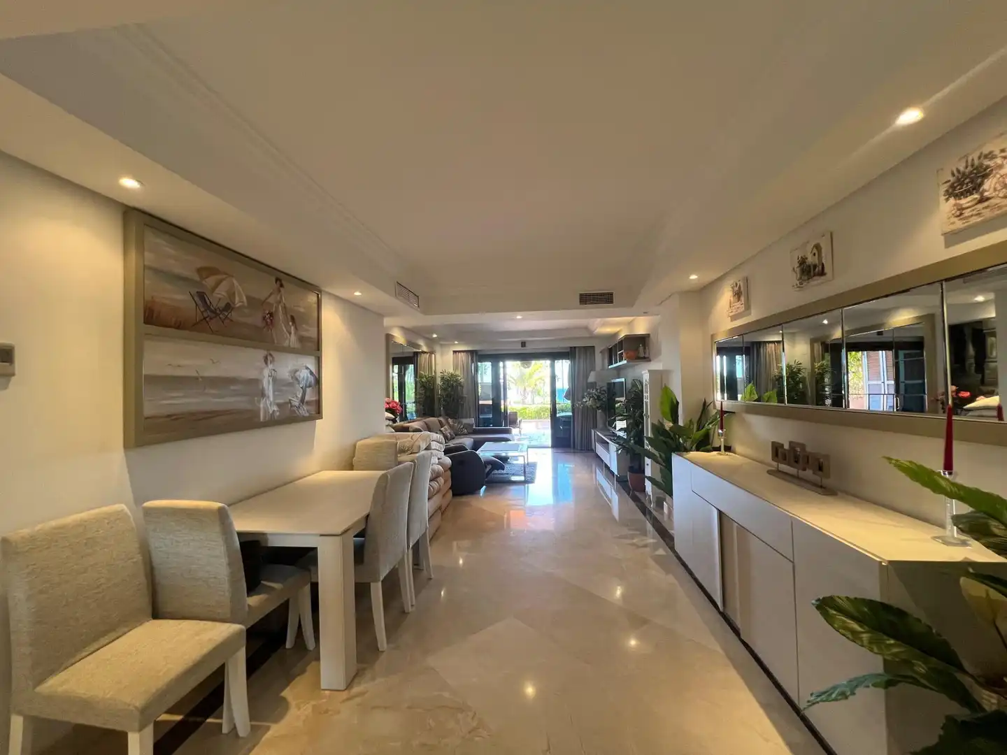 Esszimmer von Wohnung zum Verkauf in Estepona mit Klimaanlage, Privatgarten und Terrasse