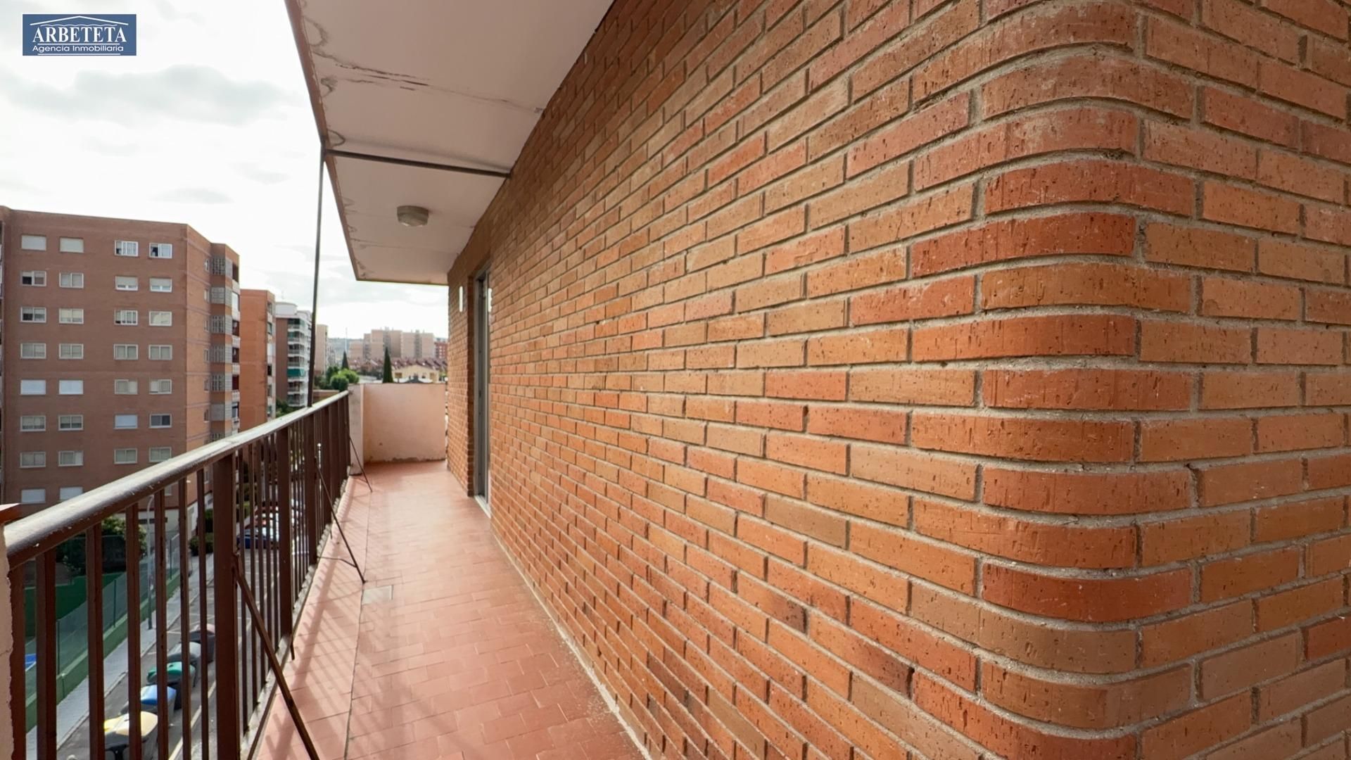 Vista exterior de Pis en venda en Guadalajara Capital amb Calefacció, Jardí privat i Terrassa