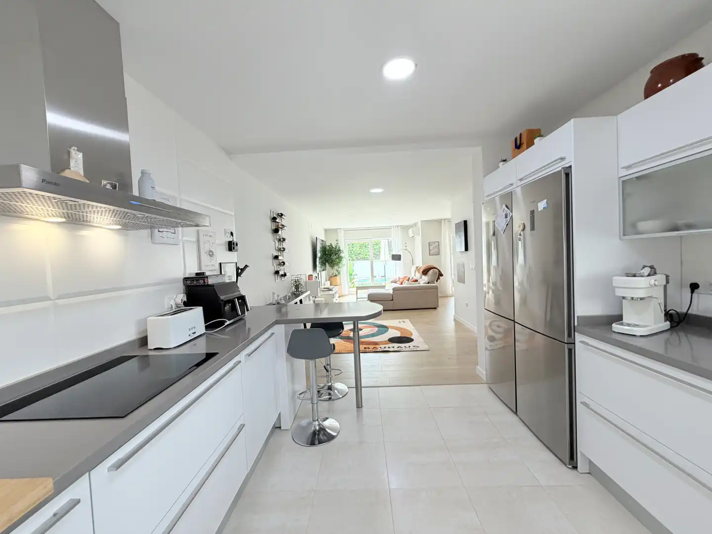 Cocina de Casa adosada en venta en Espartinas con Aire acondicionado, Jardín privado y Parquet