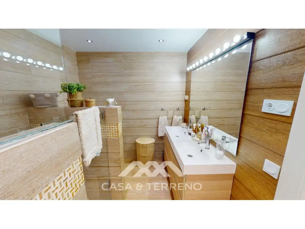 Bany de Casa o xalet en venda en Vélez-Málaga amb Piscina, Moblat i TV