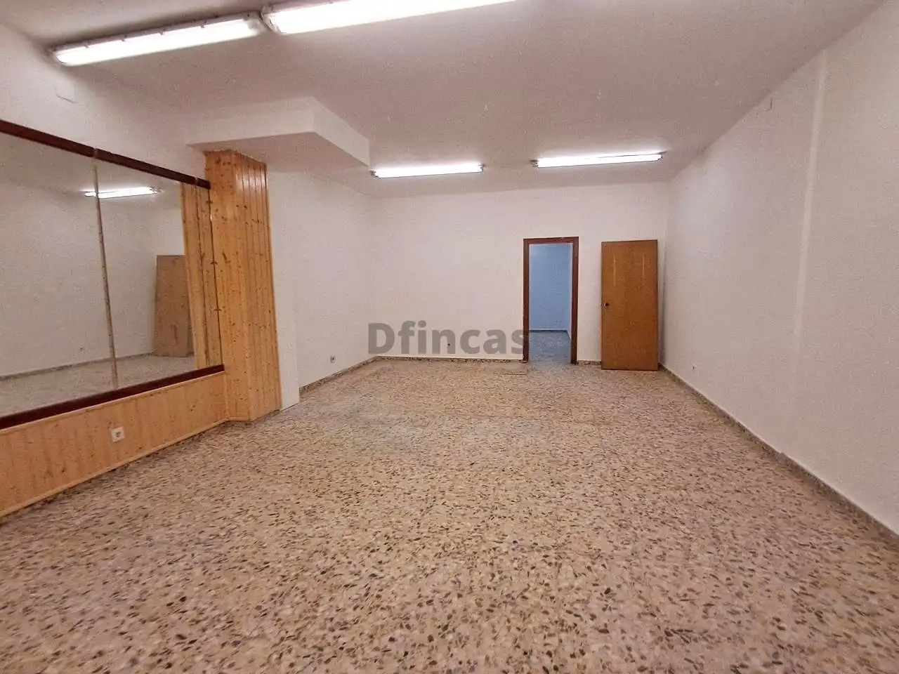 Local comercial de lloguer a Avenida de Sagunto