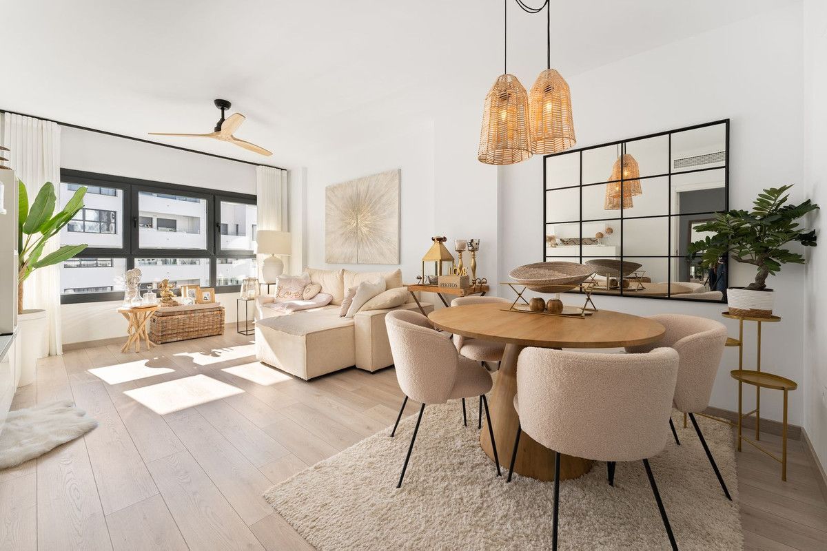 Sala d'estar de Apartament en venda en Estepona amb Aire condicionat, Terrassa i Traster