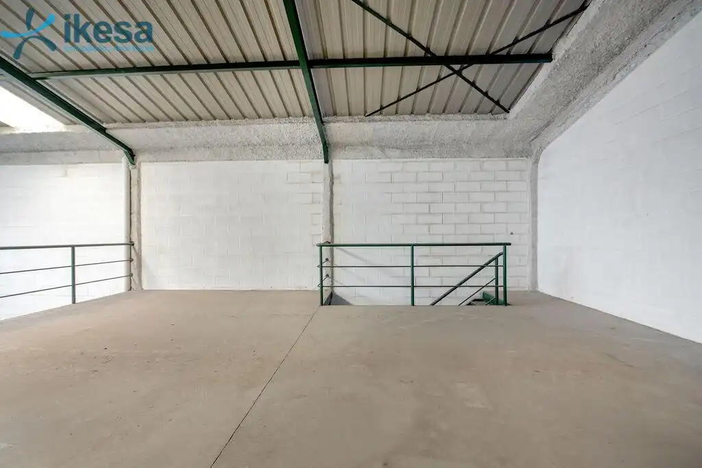 Fabrikhallen zum Verkauf in Nuevo Parque - Los Rosales - Tráfico Pesado