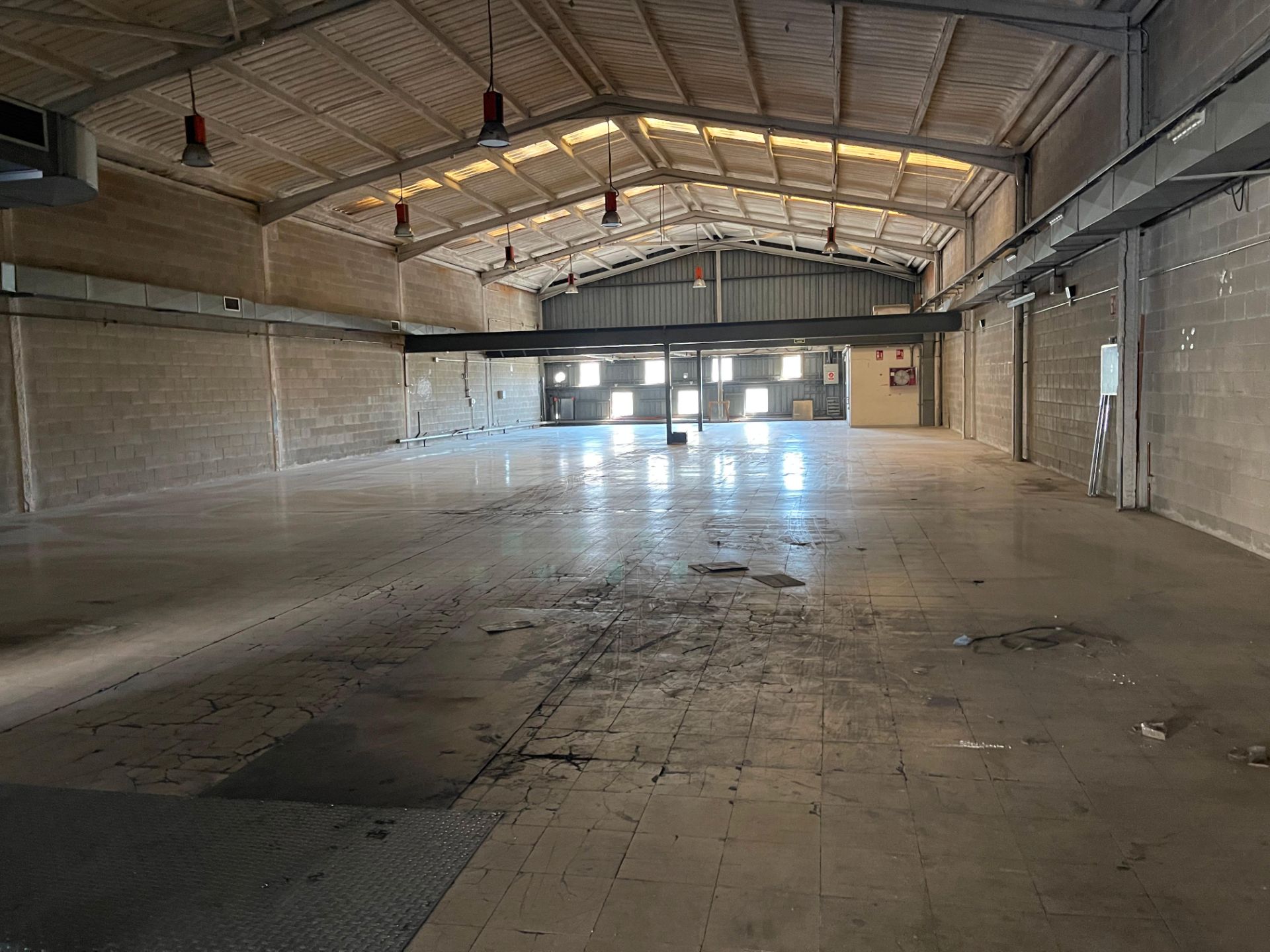 Nave industrial de alquiler en Sant Joan Despí con Calefacción y Alarma