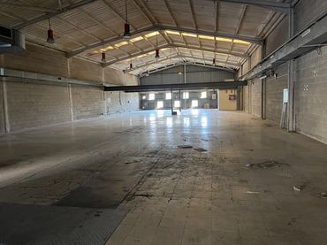 Industrial building with lift to rent in Avinguda de la Mare de Déu de Montserrat 47