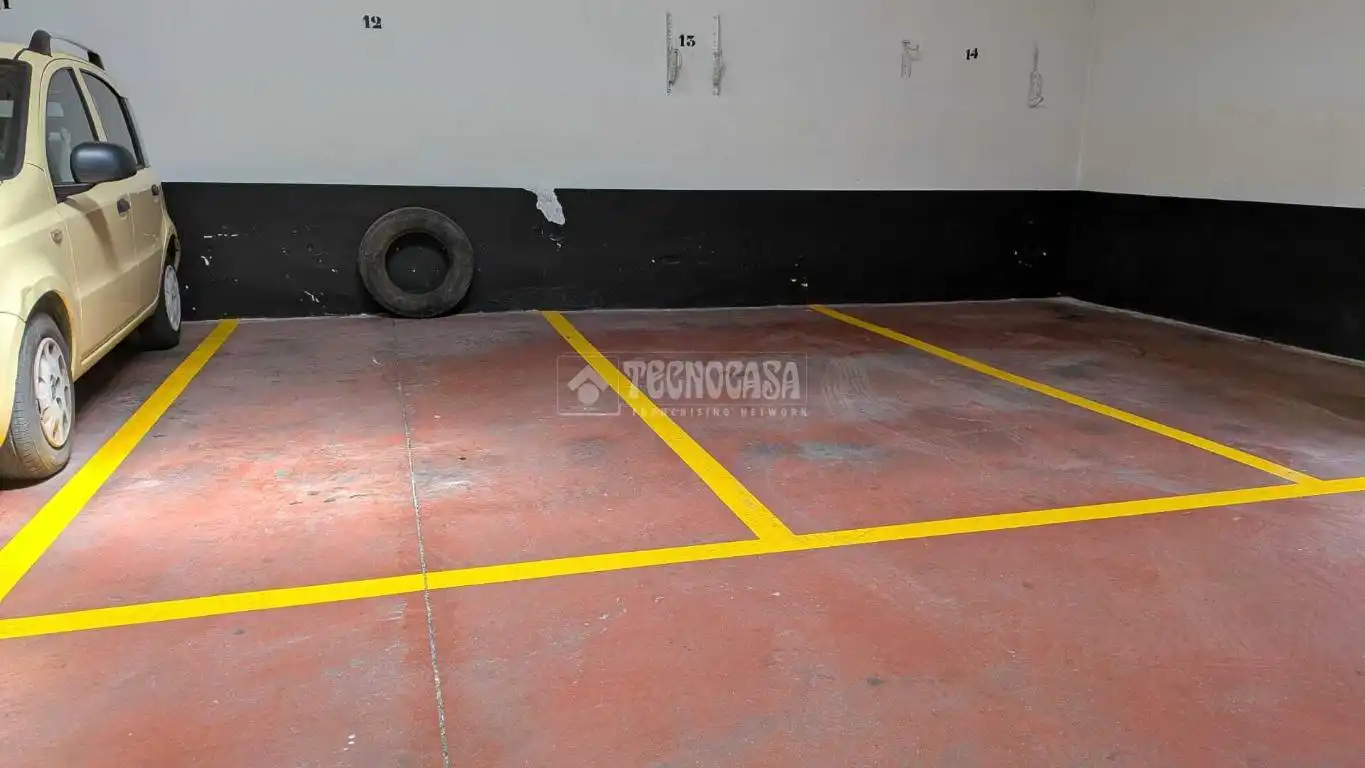 Parking de Piso en venta en Zaragoza con Calefacción