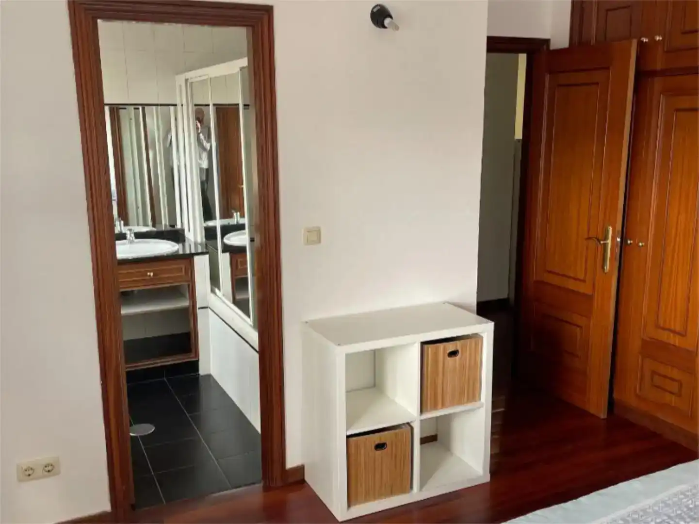 Badezimmer von Wohnung zur Miete in Vilaboa mit Privatgarten, Parkett und Schwimmbad