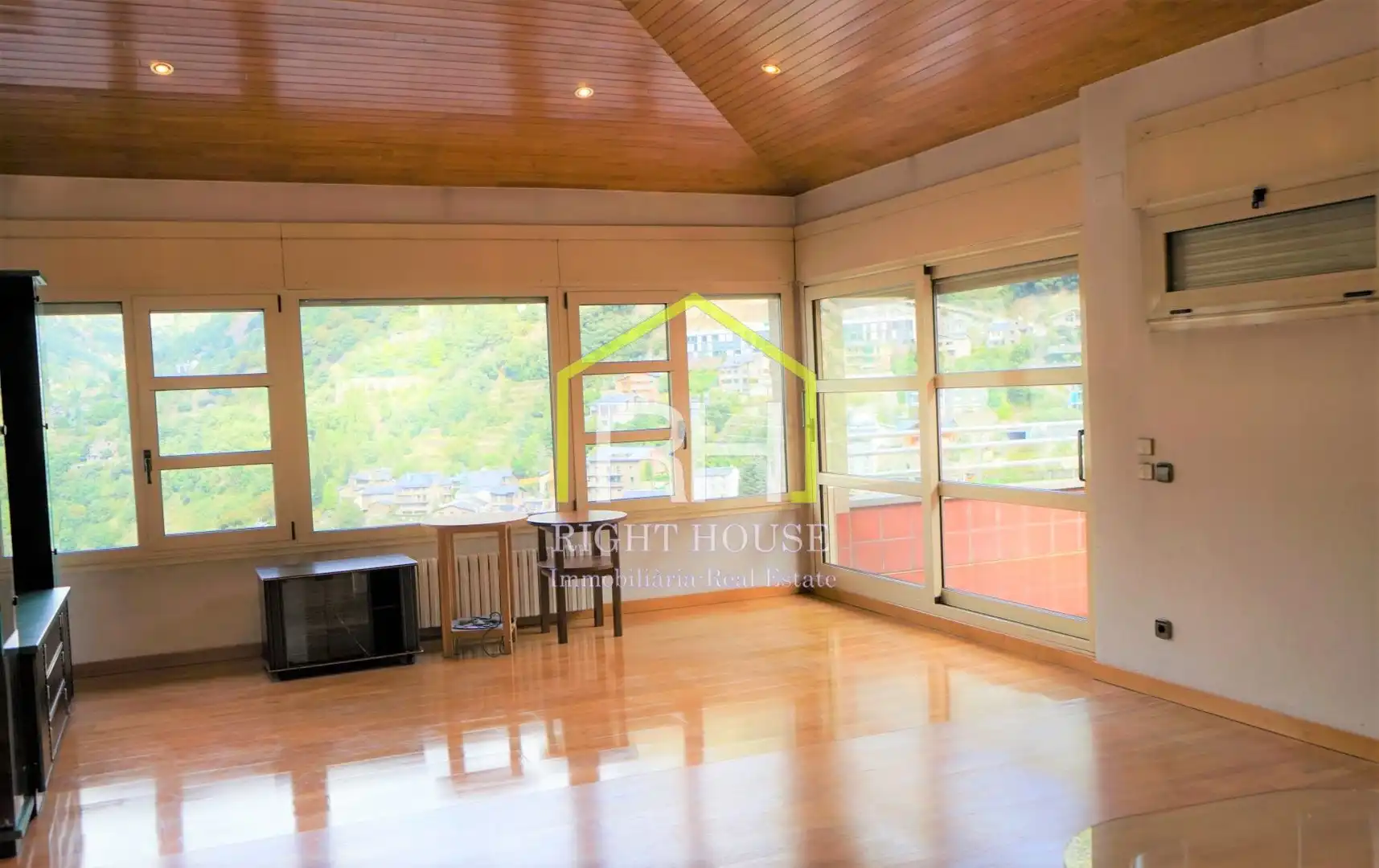 Living room of Houses for sale in Escaldes – Engordany  with Heating, Private garden and Parquet flooring