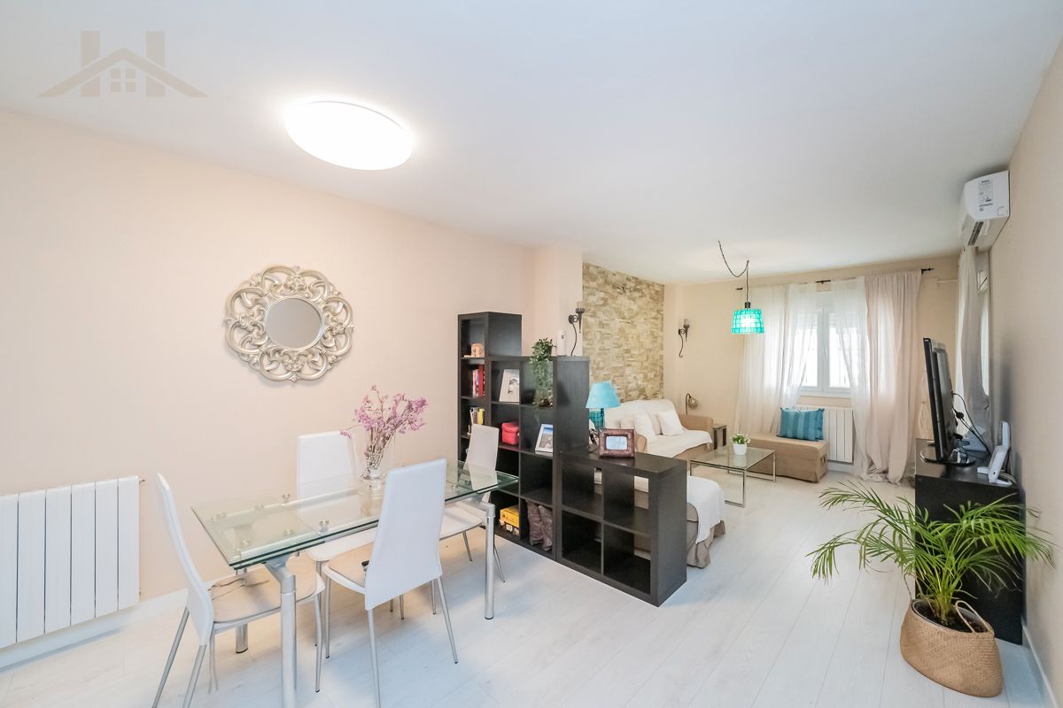 Living room of Flat for sale in Villaviciosa de Odón  with Air Conditioner, Heating and Terrace