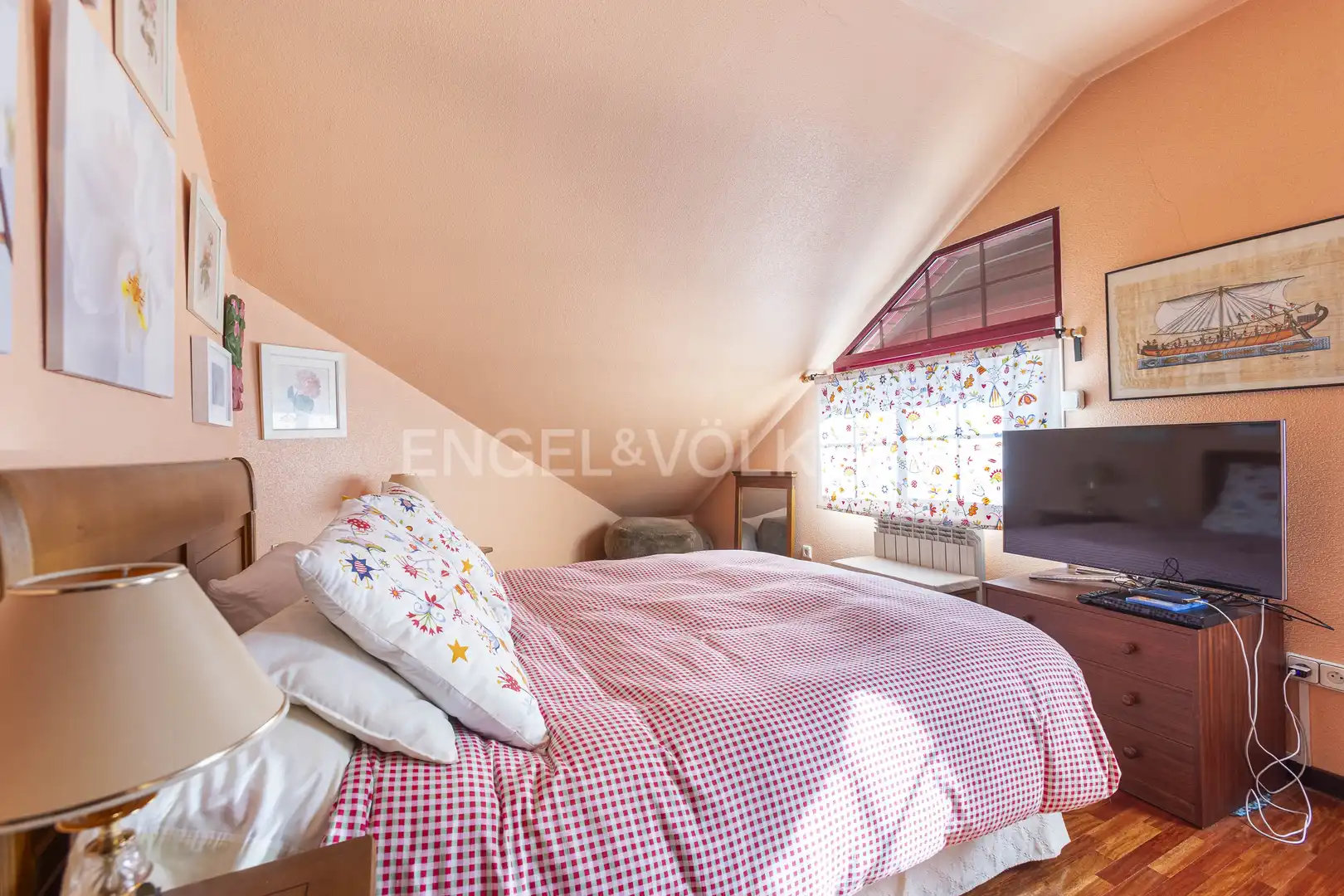 Habitación de Casa o chalet de alquiler en Pozuelo de Alarcón con Calefacción, Jardín privado y Parquet