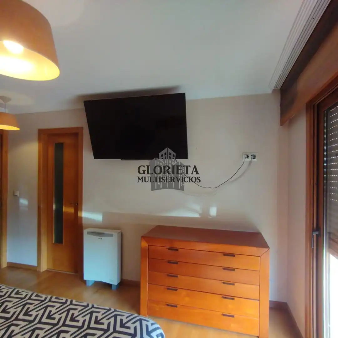 Dormitori de Casa o xalet en venda en Vigo  amb Calefacció, Terrassa i Traster