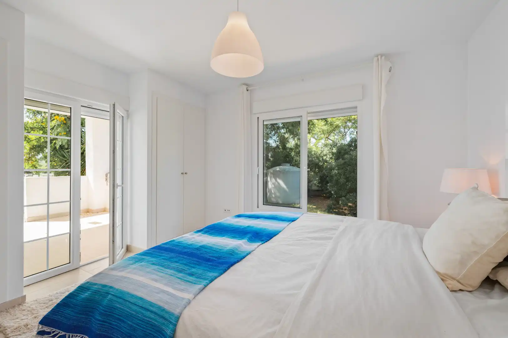 Dormitori de Casa o xalet en venda en Marbella amb Aire condicionat, Jardí privat i Terrassa