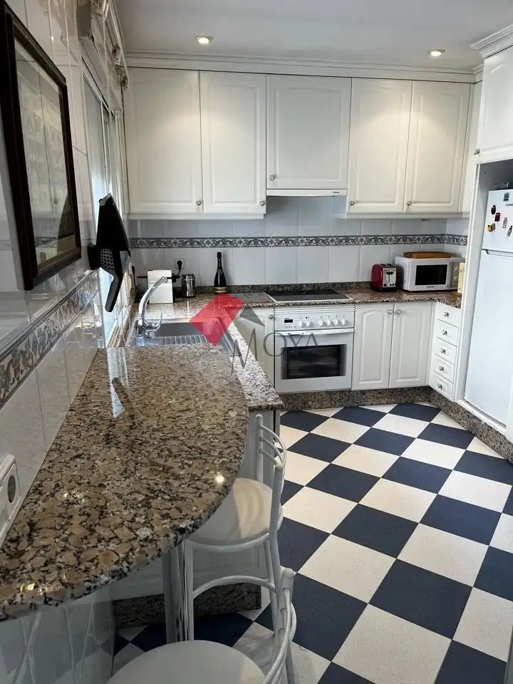 Küche von Wohnung zum Verkauf in Vigo  mit Heizung, Terrasse und Abstellraum