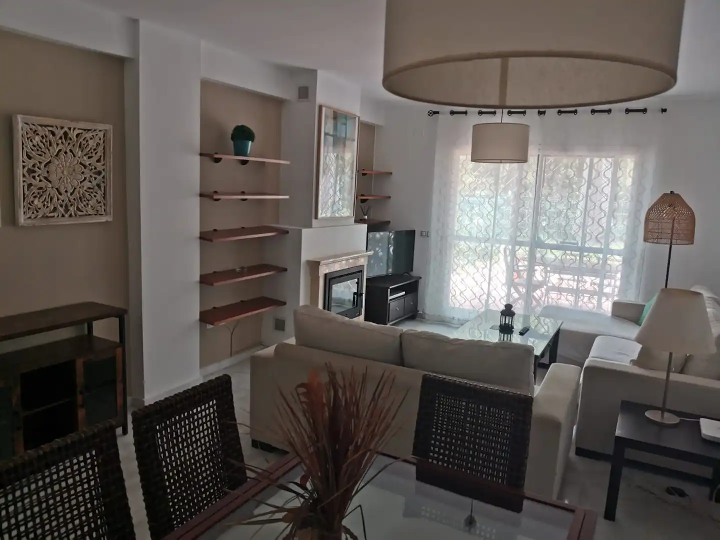 Sala d'estar de Casa adosada de lloguer en El Portil amb Aire condicionat, Terrassa i Moblat