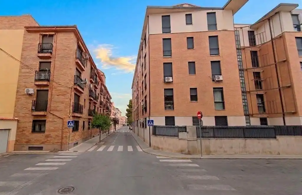 Vista exterior de Pis en venda en Ocaña amb Calefacció i Traster
