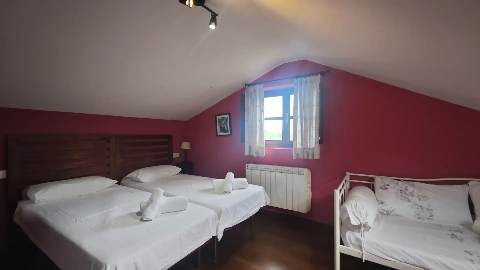 Habitación de Casa o chalet en venta en Llanes con Calefacción, Jardín privado y Terraza