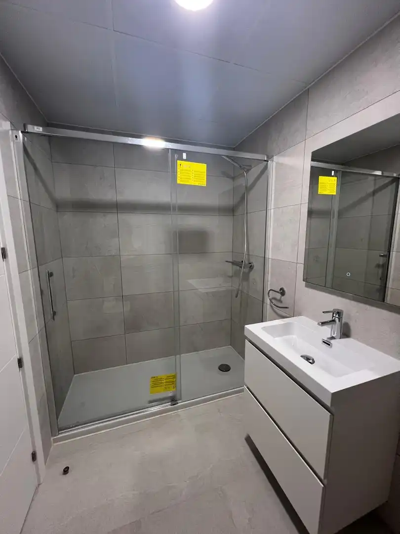 Bathroom of Flat for rent in Dos Hermanas  with Air Conditioner, Heating and Private garden