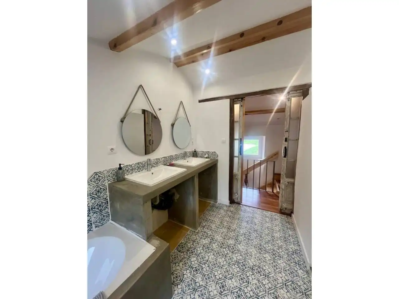 Badezimmer von Haus oder Chalet zur Miete in Miño mit Heizung, Privatgarten und Schwimmbad