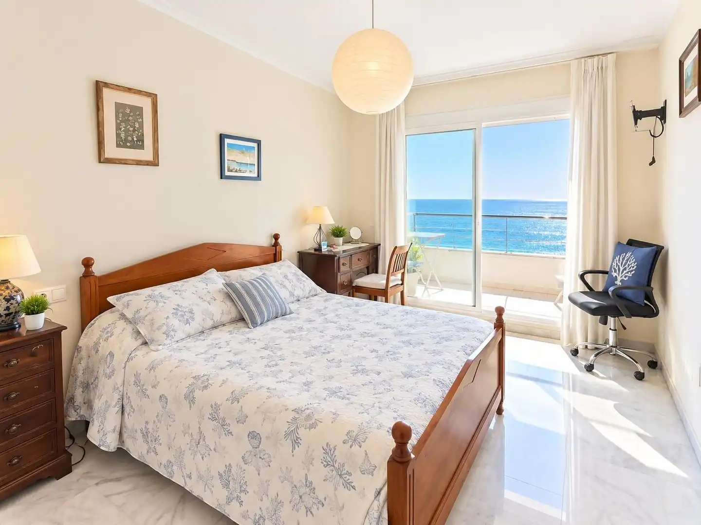 Schlafzimmer von Wohnung zur Miete in Benalmádena mit Klimaanlage, Terrasse und Gemeinschaftspool