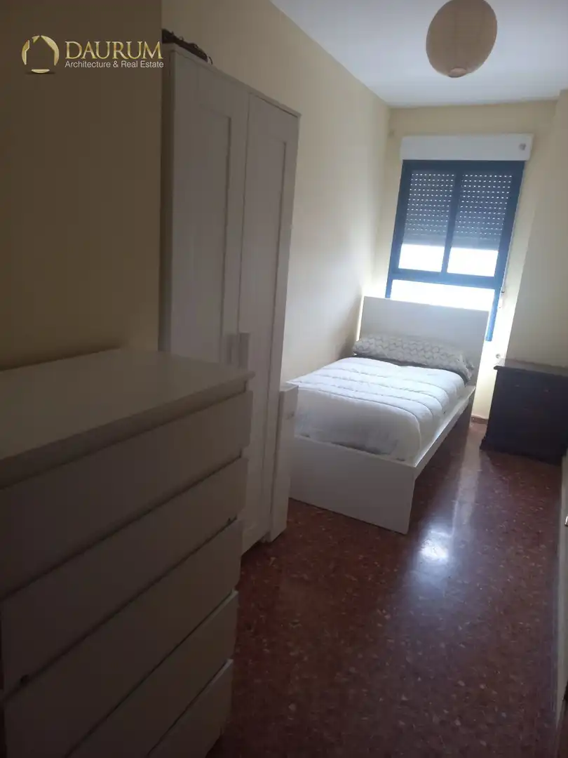 Bedroom of Flat for sale in Valencia  with Air Conditioner, Heating and Terrace