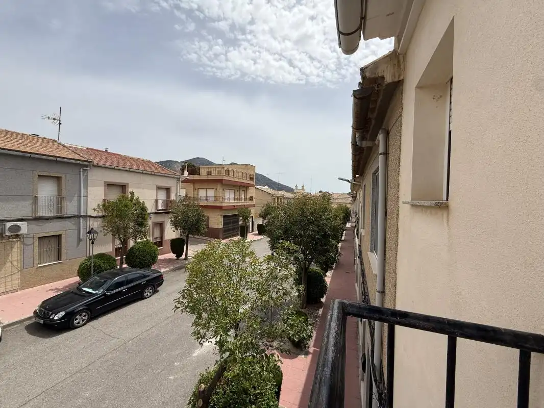 Vista exterior de Casa adosada en venda en Algueña amb Aire condicionat, Calefacció i Terrassa