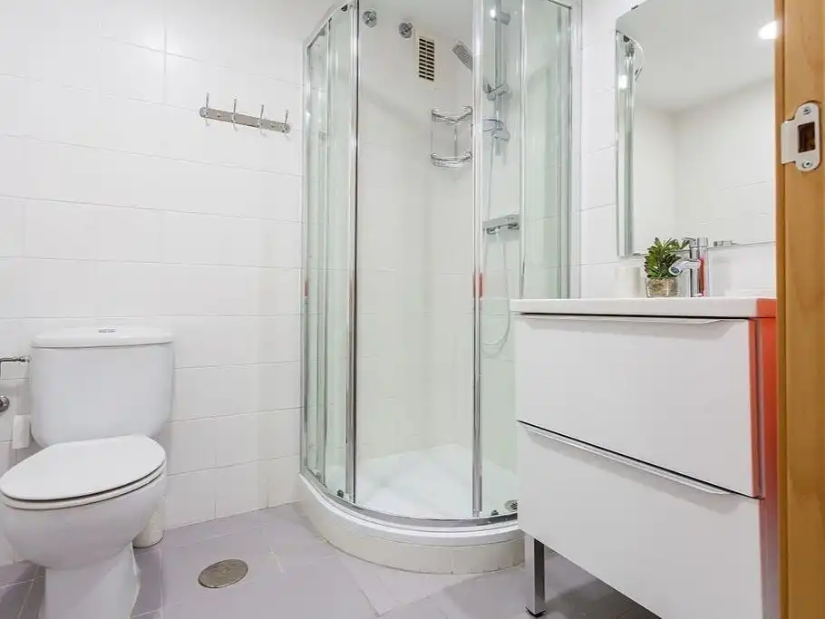 Baño de Apartamento para compartir en Irun  con Aire acondicionado, Parquet y Amueblado