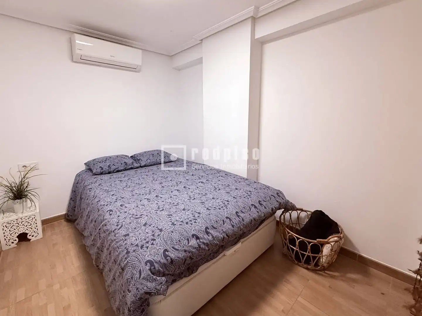 Bedroom of Flat for sale in Valencia  with Air Conditioner and Terrace