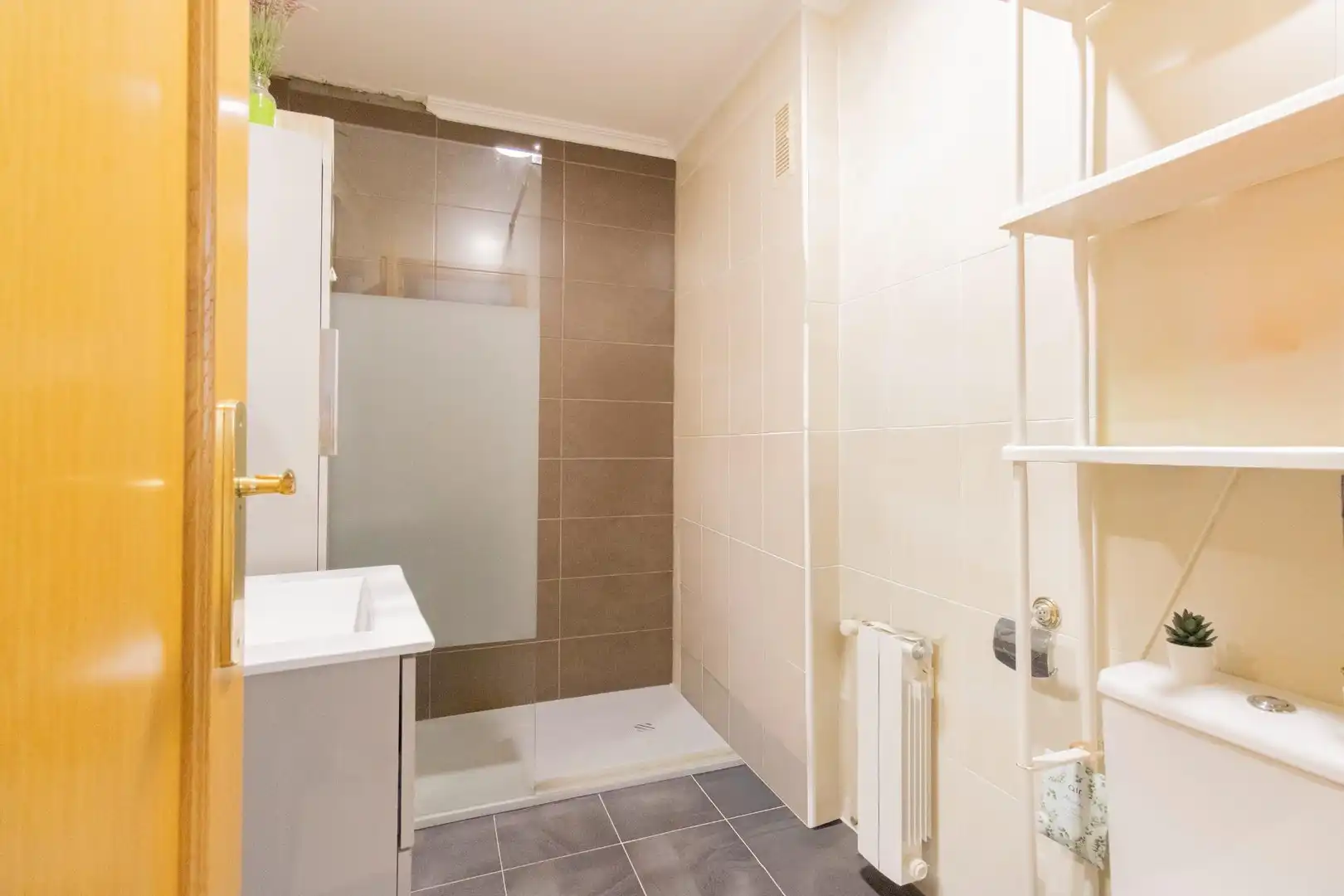 Bathroom of Flat for sale in Sagunto / Sagunt  with Heating and Storage room