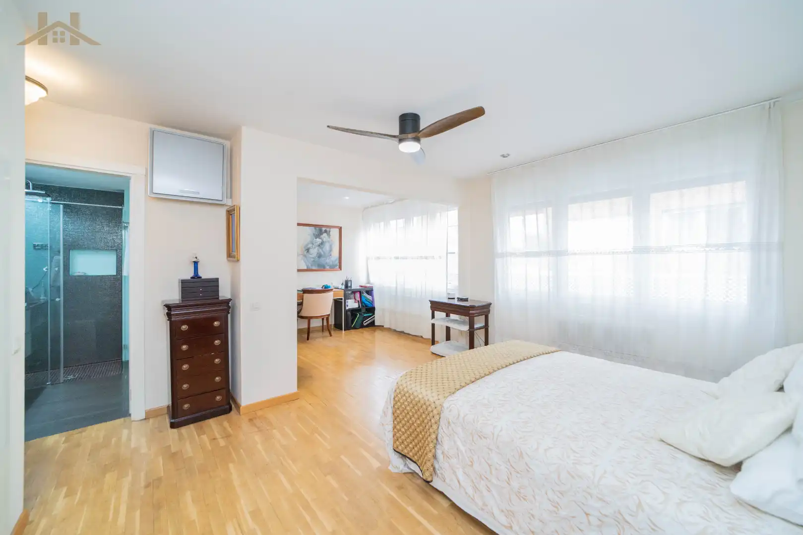 Schlafzimmer von Einfamilien-Reihenhaus zum Verkauf in Madrid mit Klimaanlage, Heizung und Terrasse