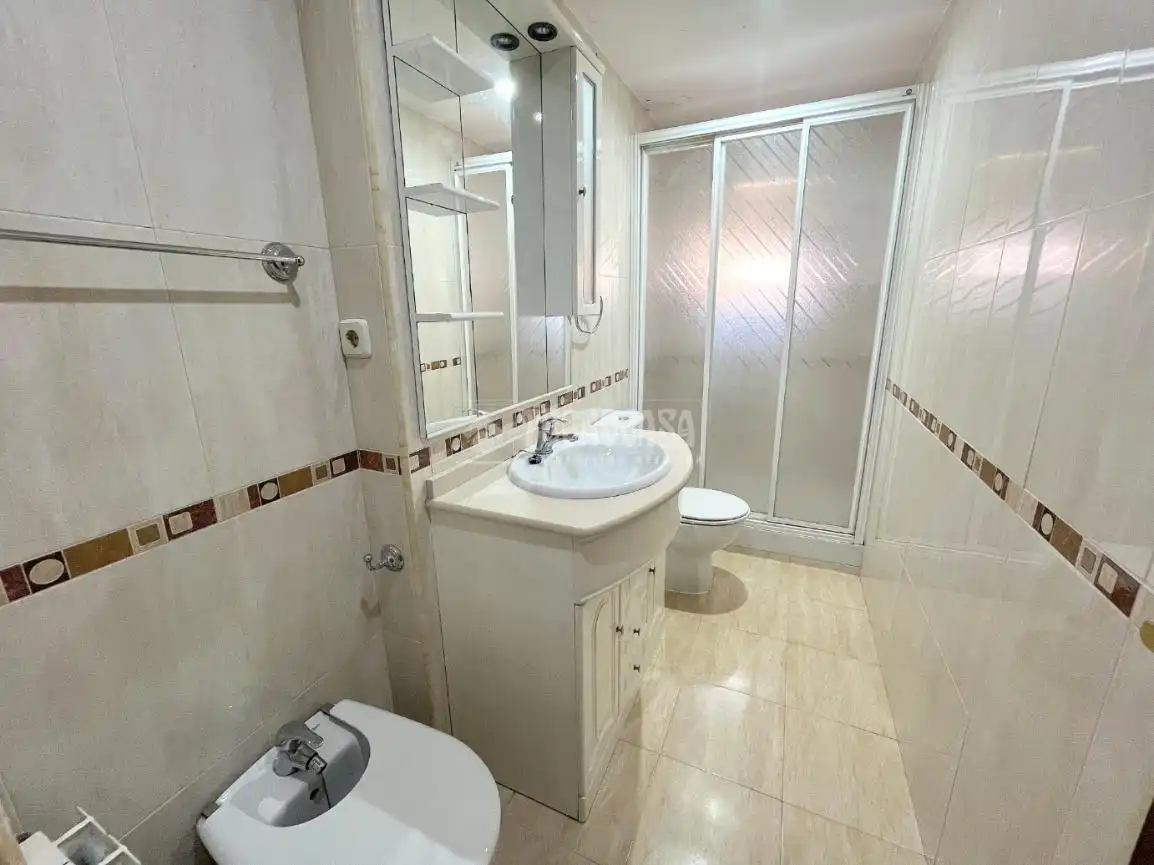 Bathroom of Flat for sale in Leganés  with Air Conditioner, Heating and Terrace