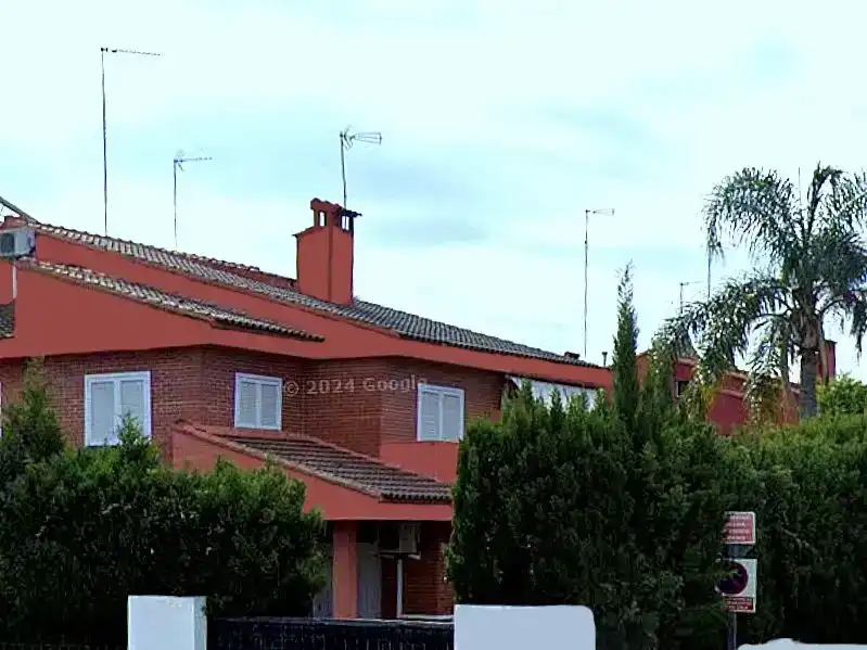 Vista exterior de Casa adosada en venda en Paterna amb Aire condicionat, Piscina i Balcó