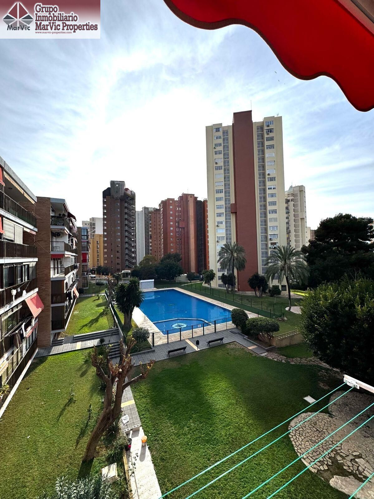Piscina de Dúplex en venda en Benidorm amb Aire condicionat, Jardí privat i Moblat