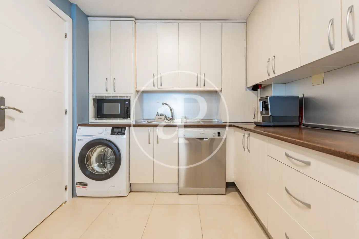 Cocina de Casa adosada en venta en Madrid con Aire acondicionado, Calefacción y Jardín privado