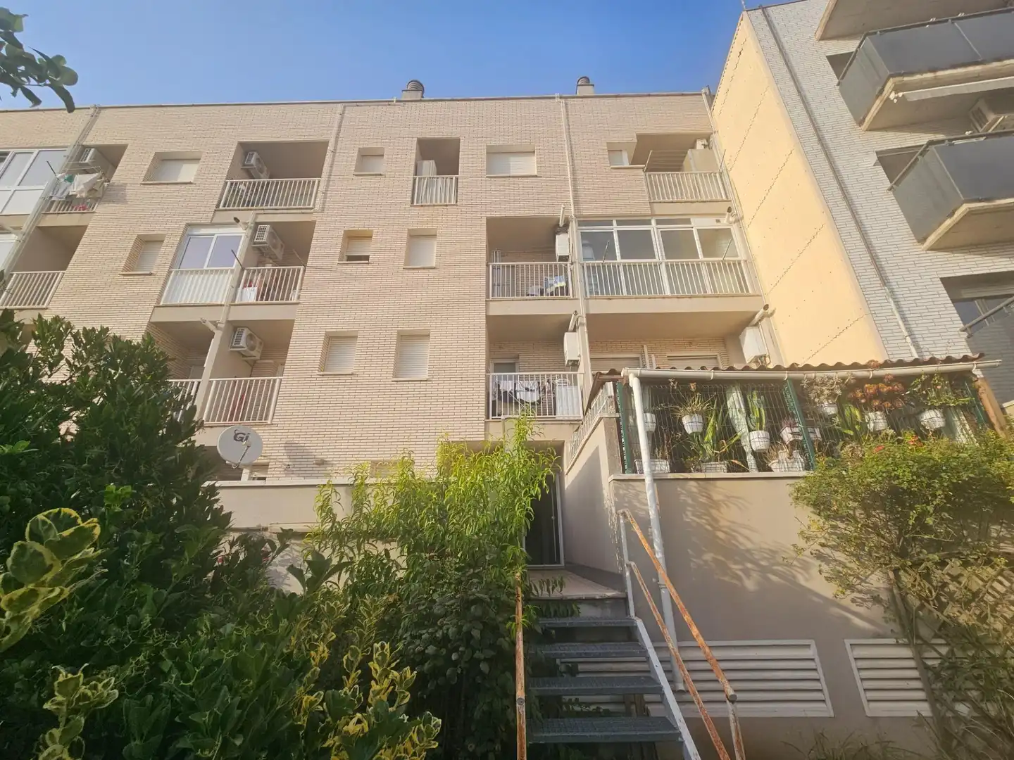 Vista exterior de Àtic en venda en Alcarràs amb Aire condicionat, Calefacció i Jardí privat