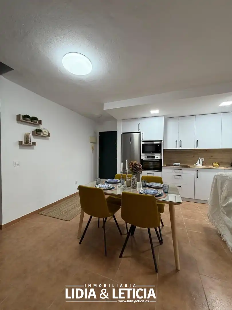 Esszimmer von Dachboden zum Verkauf in Zahara de los Atunes mit Privatgarten, Terrasse und Abstellraum