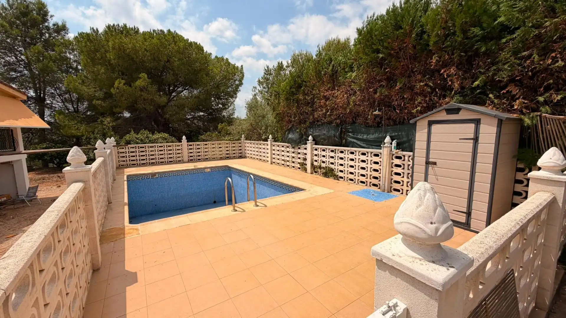 Swimming pool of Houses for sale in Alberic  with Air Conditioner, Heating and Private garden