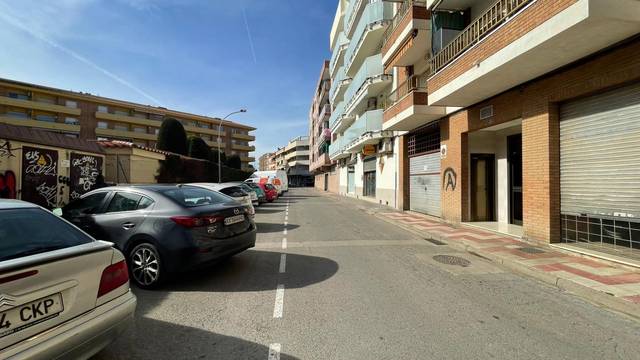 Local comercial en Venta en  Carrer d'Astúries, 16 en Els Pins