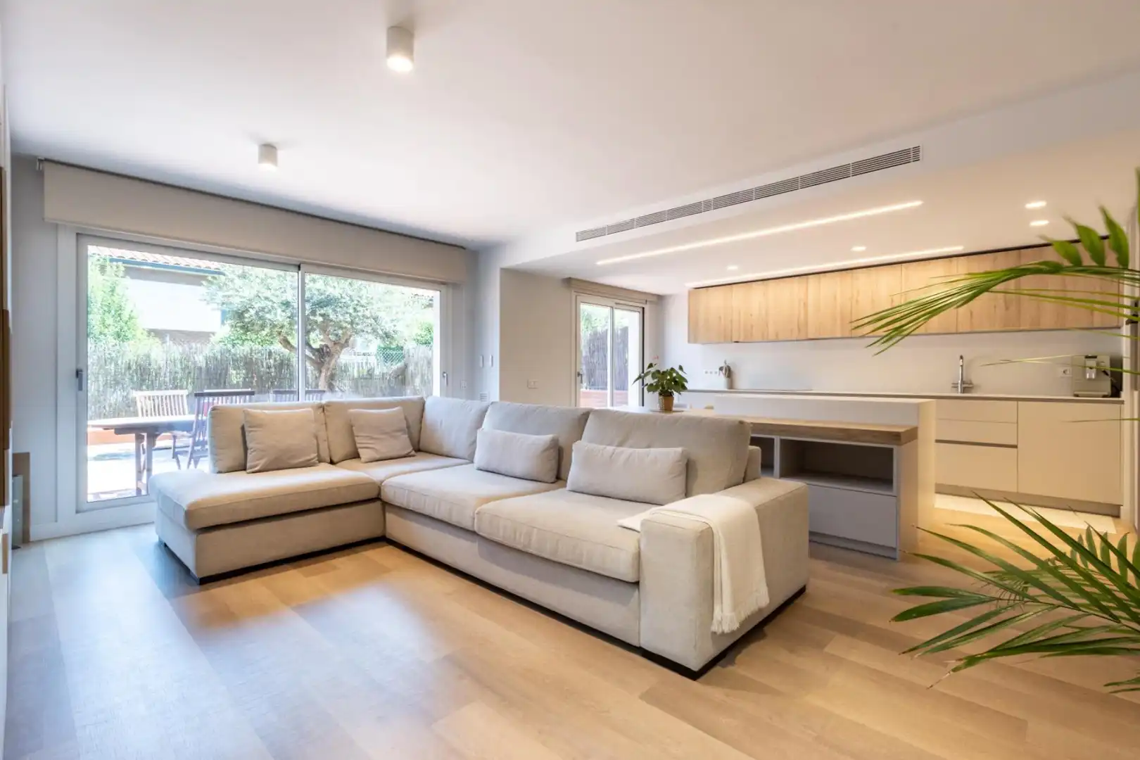 Sala d'estar de Casa adosada en venda en Sant Quirze del Vallès amb Aire condicionat, Calefacció i Parquet