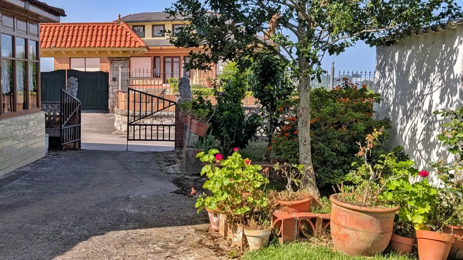 Vista exterior de Casa o chalet en venta en El Astillero   con Calefacción, Terraza y Balcón