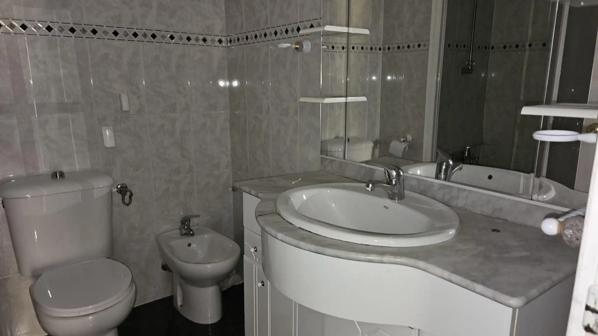 Bathroom of Flat for sale in Córdoba  with Terrace