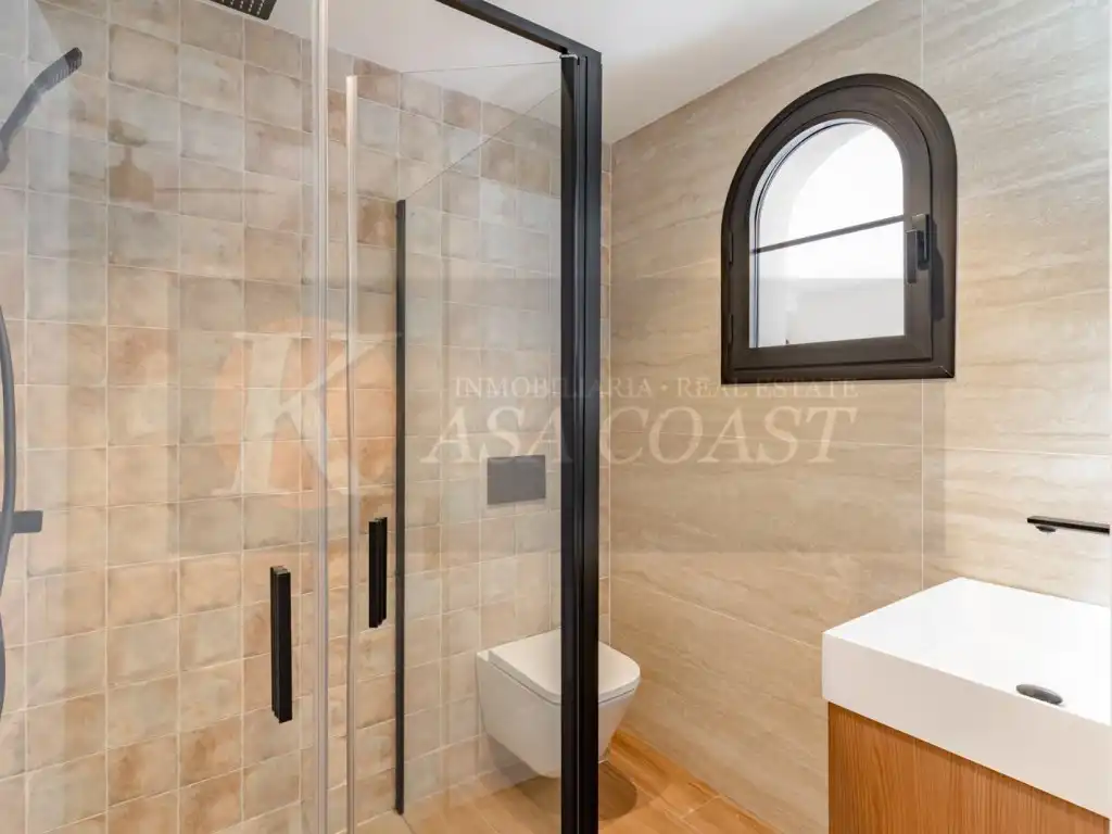 Bany de Casa o xalet en venda en Mijas amb Aire condicionat, Jardí privat i Terrassa