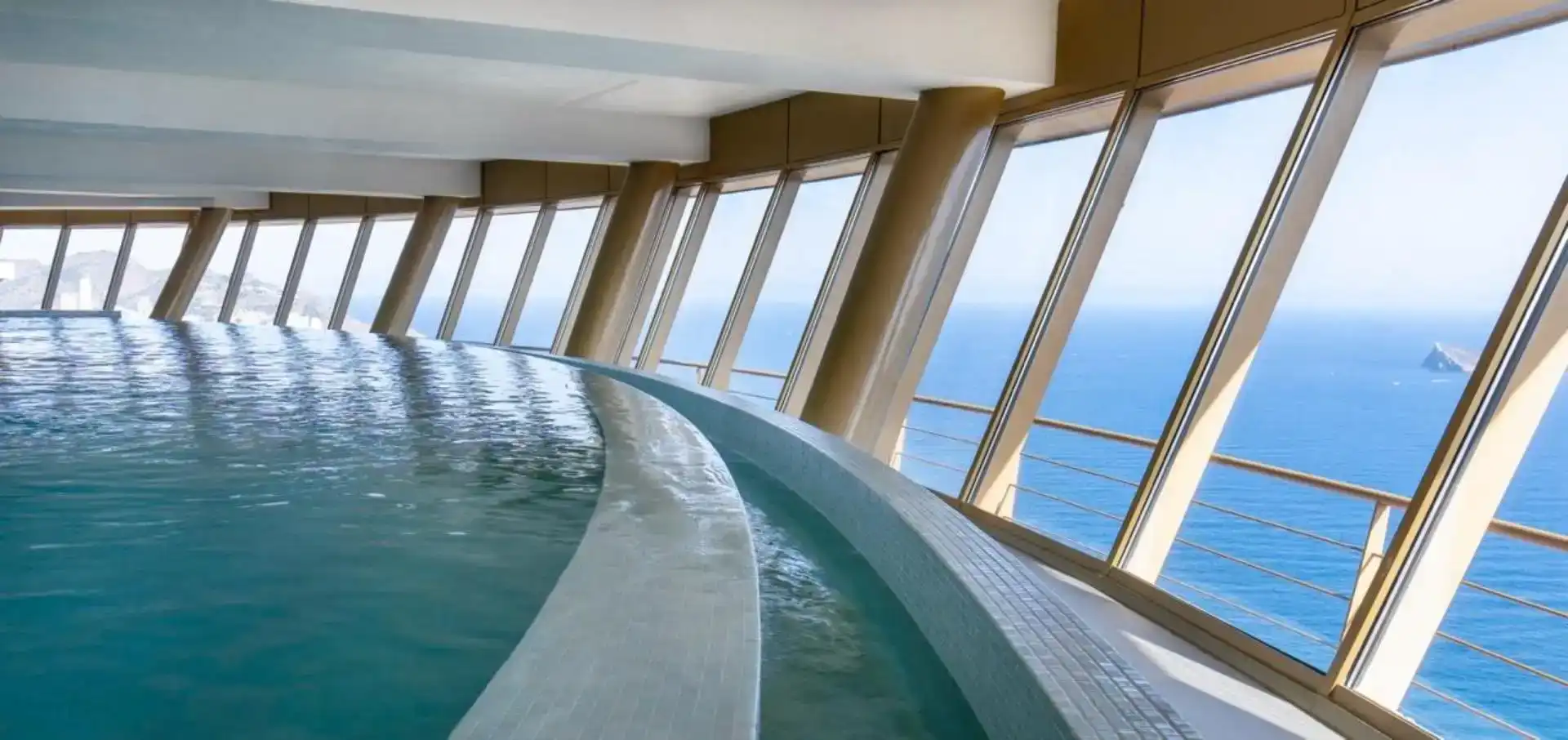 Swimming pool of Flat for rent in Playa Poniente